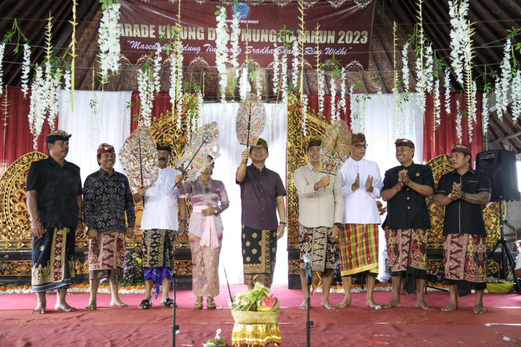 Sekda Adi Arnawa Buka Parade Kidung Desa Munggu